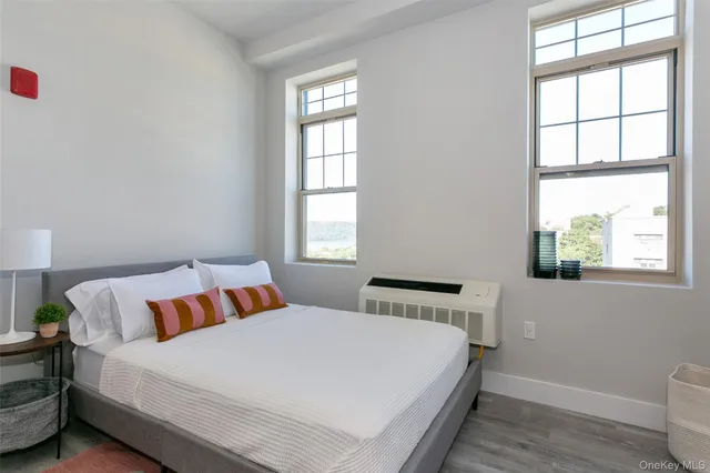 $1,900 | 70 A Ashburton Avenue, Unit 3E, Yonkers, NY 10701