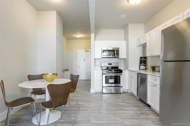 $1,900 | 70 A Ashburton Avenue, Unit 3E, Yonkers, NY 10701