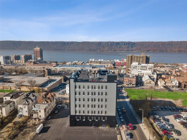 $1,900 | 70 A Ashburton Avenue, Unit 3E, Yonkers, NY 10701