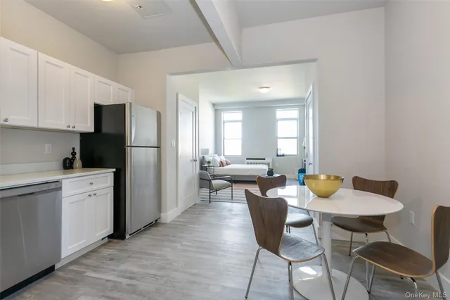 $1,900 | 70 A Ashburton Avenue, Unit 3E, Yonkers, NY 10701