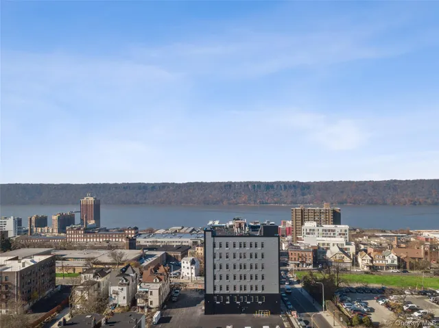 $1,900 | 70 A Ashburton Avenue, Unit 3E, Yonkers, NY 10701