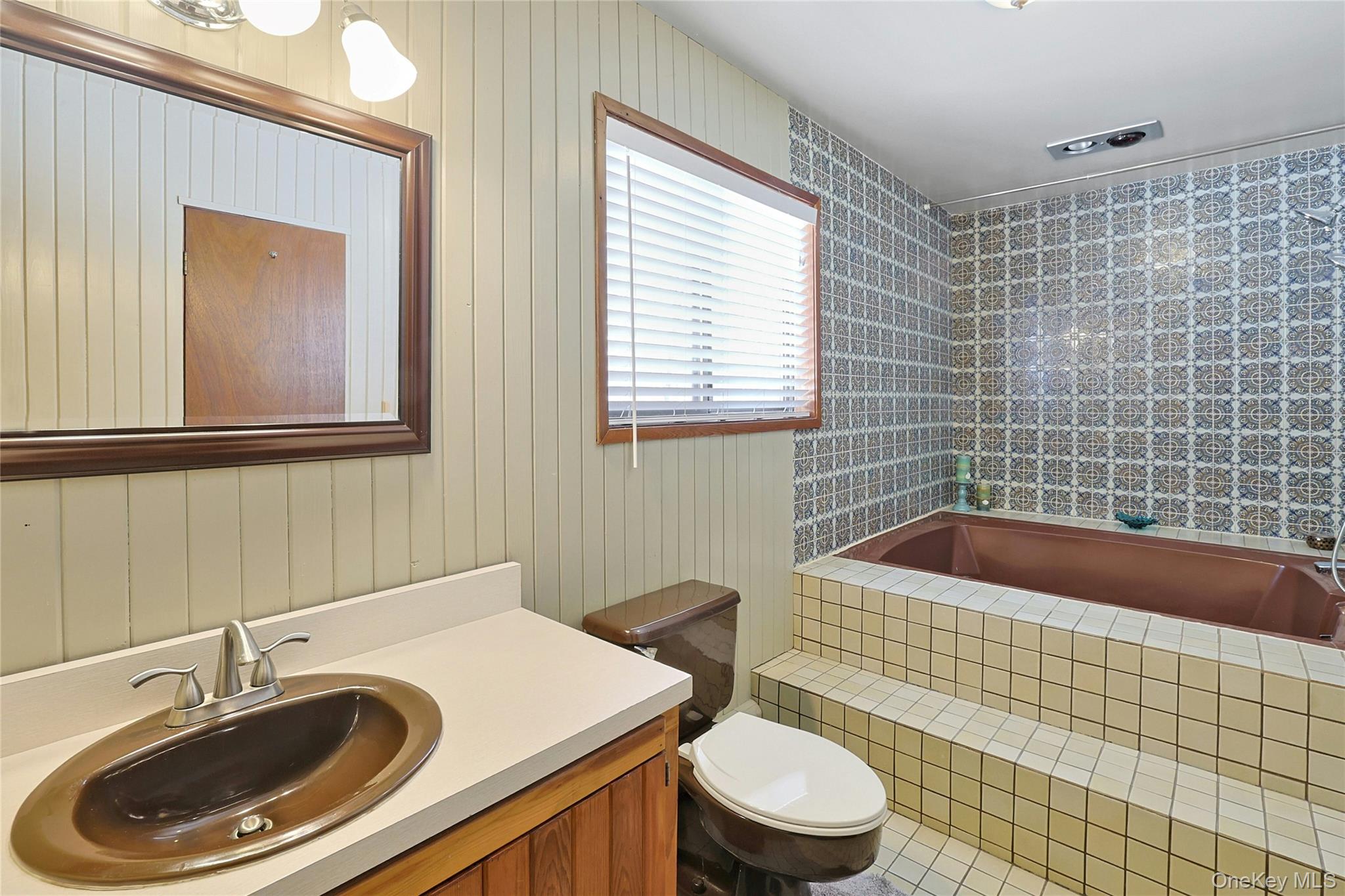 31 Powder Horn Road Cortlandt Manor, NY 10567 - Photo 21 of 38 a bathroom with a sink a toilet and shower