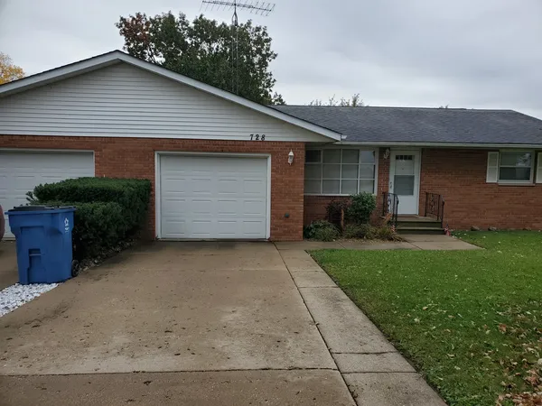 $1,250 | 728 North 2853rd Road, Unit 1, Utica, IL 61373