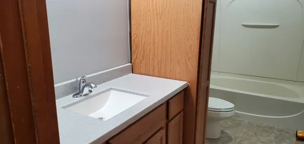 $1,250 | 728 North 2853rd Road, Unit 1, Utica, IL 61373