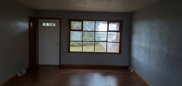 $1,250 | 728 North 2853rd Road, Unit 1, Utica, IL 61373