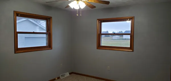 $1,250 | 728 North 2853rd Road, Unit 1, Utica, IL 61373