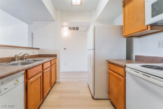 $1,465 | 6650 West Warm Springs Road, Unit 2134, Las Vegas, NV 89118