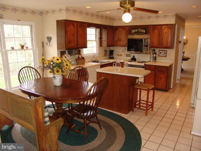 9868 Natick Road Burke, VA 22015 - Photo 8 of 15 Kitchen