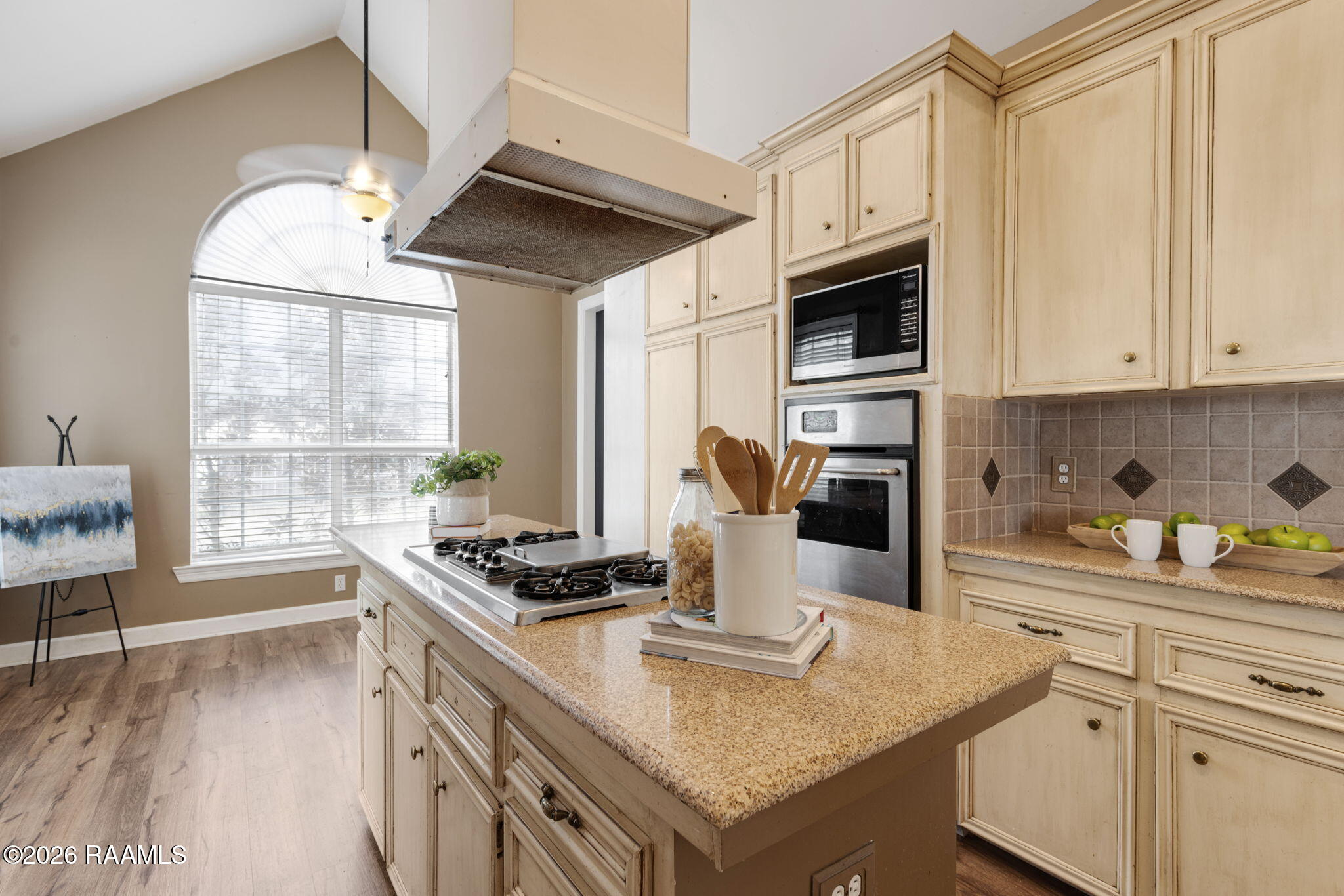509 Bellevue Plantation Road Lafayette, LA 70503 - Photo 16 of 49 Kitchen with peaked ceiling