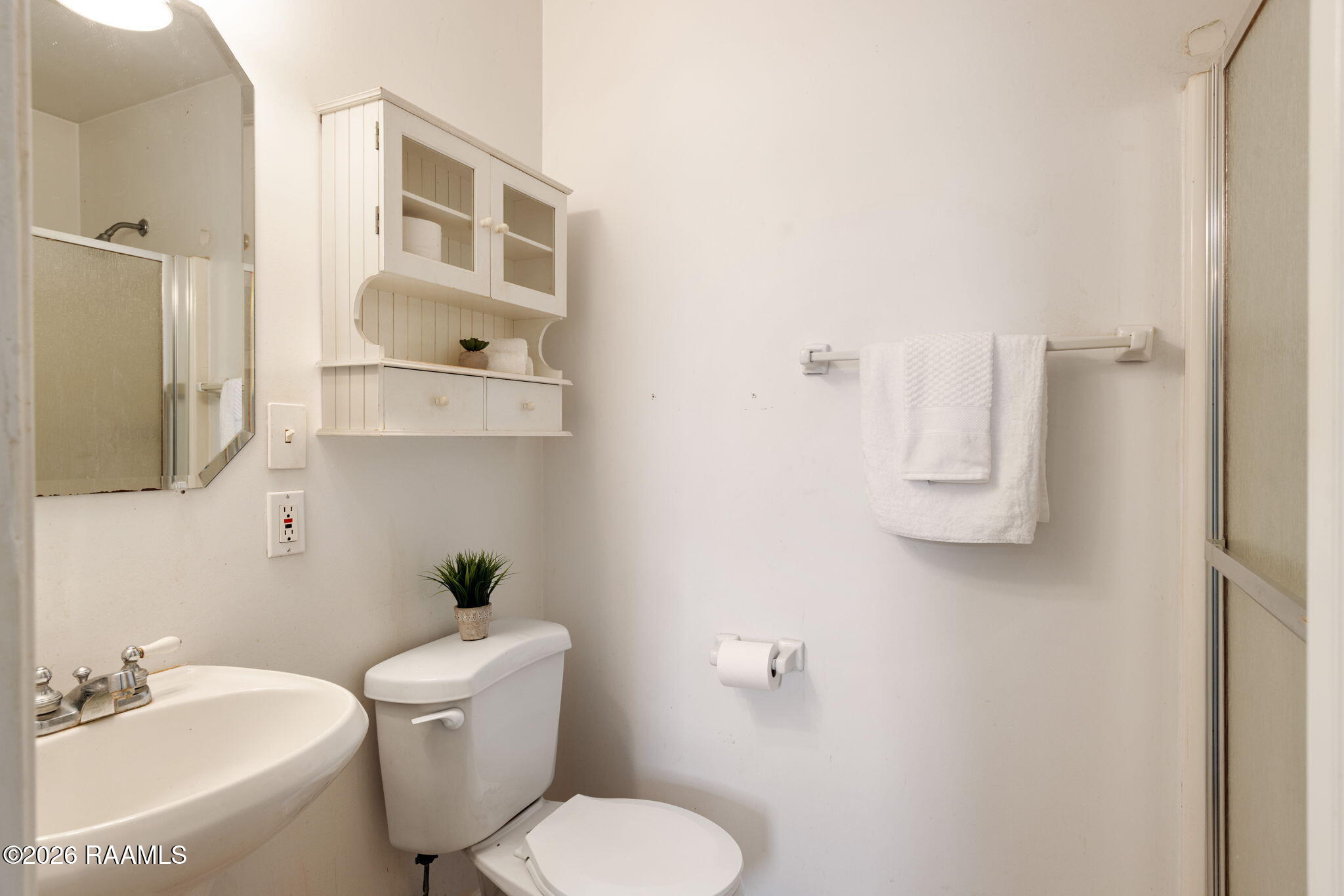 509 Bellevue Plantation Road Lafayette, LA 70503 - Photo 27 of 49 Upstairs Bathroom
