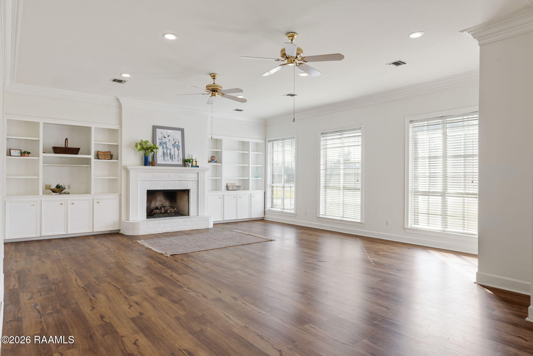 509 Bellevue Plantation Road Lafayette, LA 70503 - Photo 3 of 49 Airy Living Room