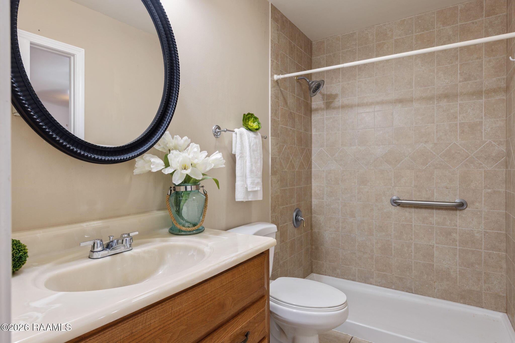 509 Bellevue Plantation Road Lafayette, LA 70503 - Photo 38 of 49 Guest Apartment Bath