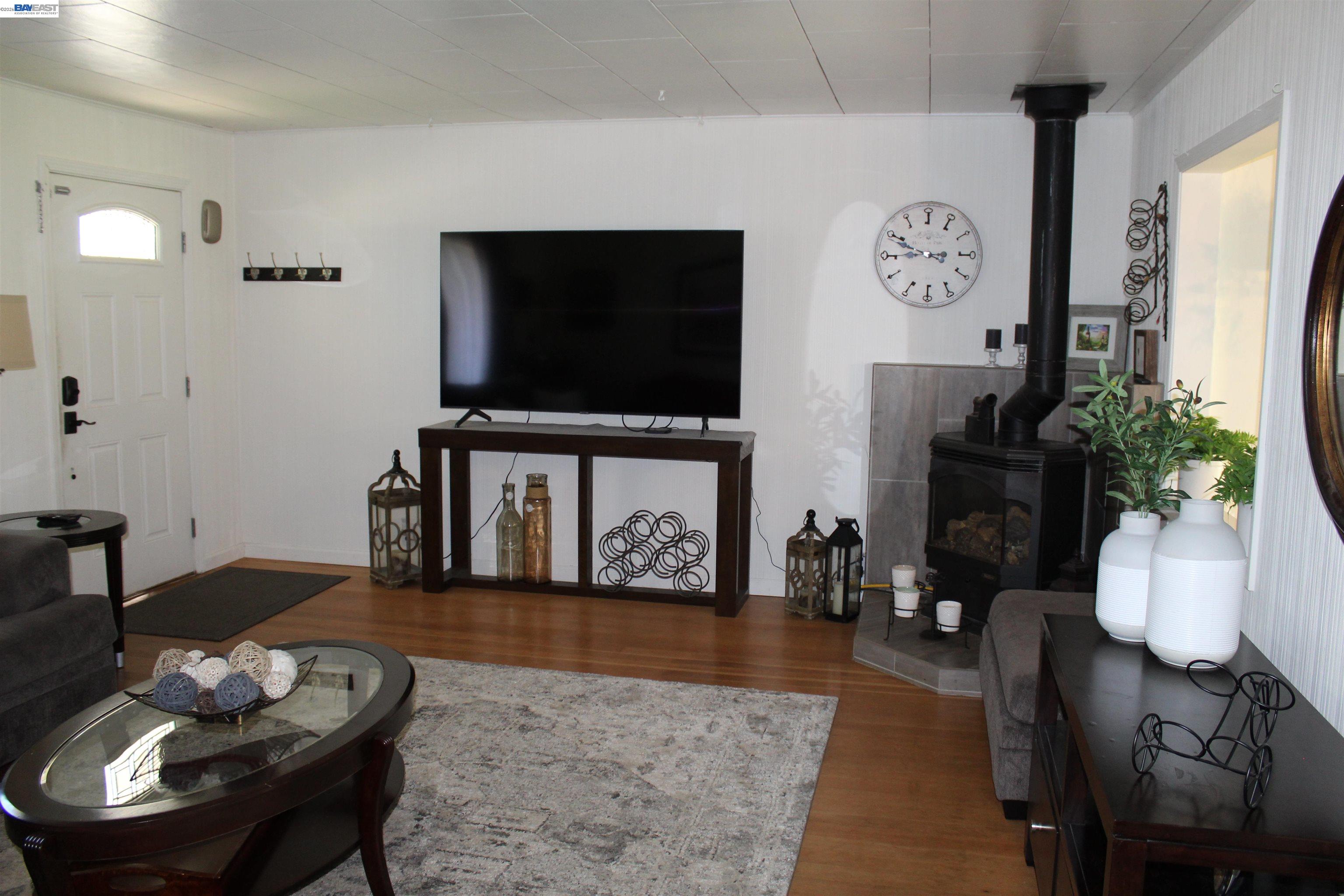 536 Williams Street Murphys, CA 95247 - Photo 4 of 24 a living room with furniture and a flat screen tv
