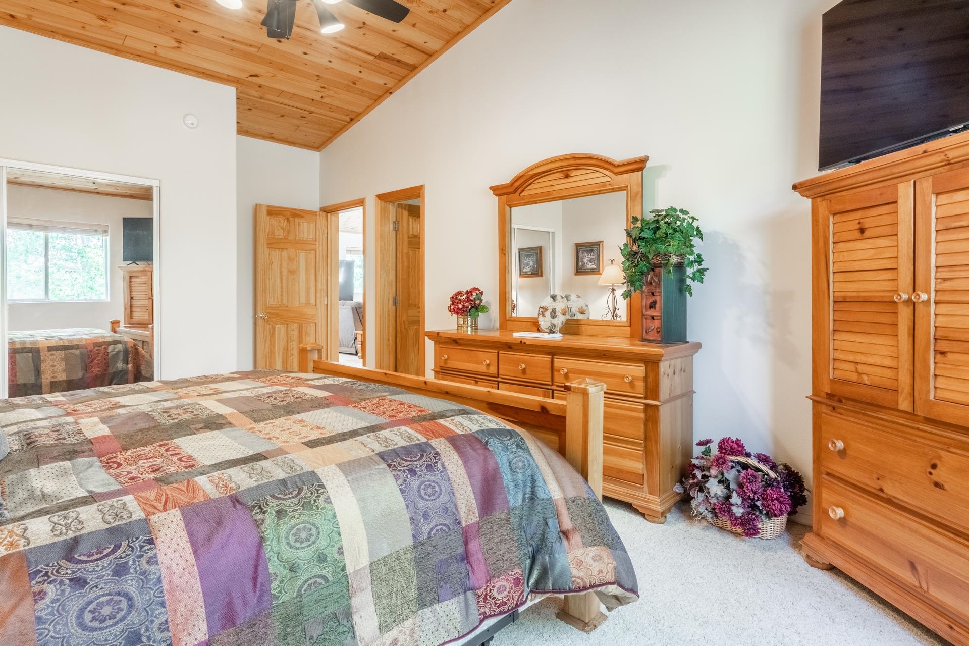 372 Wagon Wheel Road Mammoth Lakes, CA 93546 - Photo 21 of 50 a bedroom with a bed and wooden floor