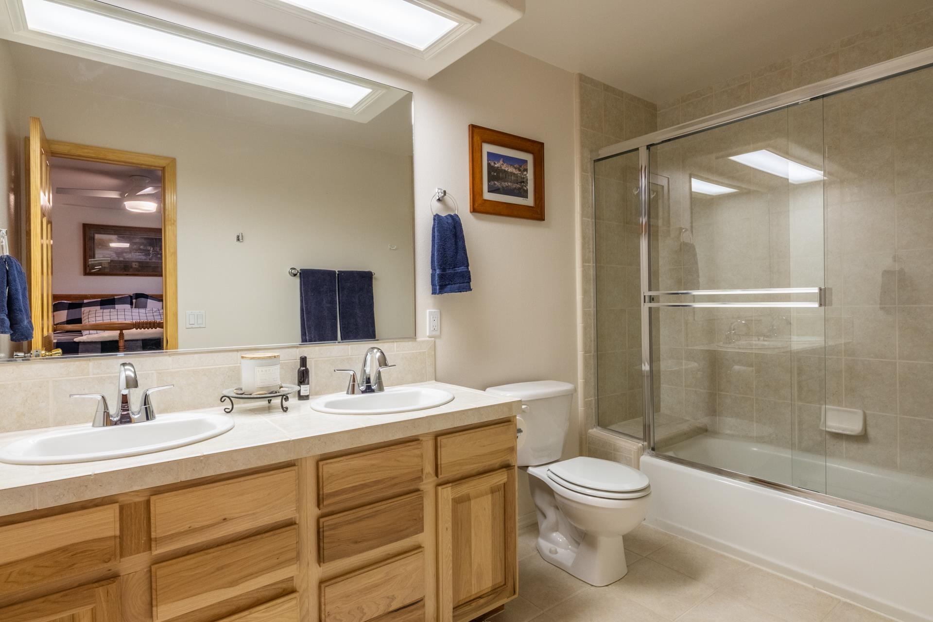 372 Wagon Wheel Road Mammoth Lakes, CA 93546 - Photo 29 of 50 a bathroom with a toilet a sink and a bathtub
