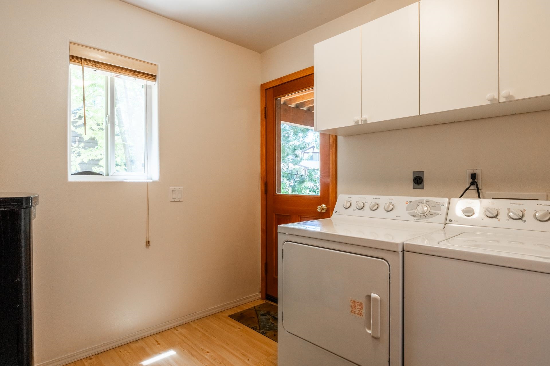 372 Wagon Wheel Road Mammoth Lakes, CA 93546 - Photo 42 of 50 a utility room with dryer and washer