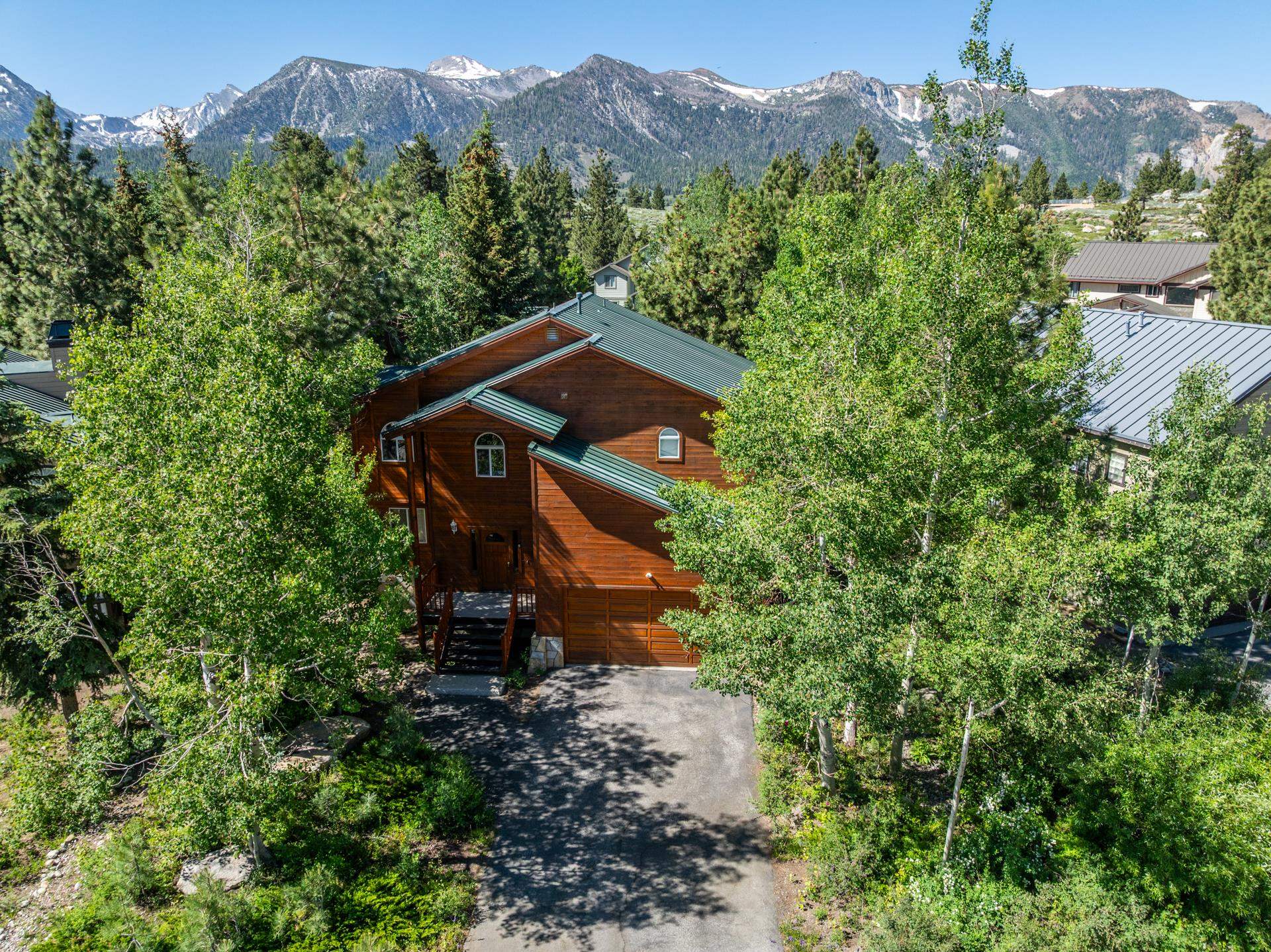 372 Wagon Wheel Road Mammoth Lakes, CA 93546 - Photo 47 of 50 a front view of a house with a yard