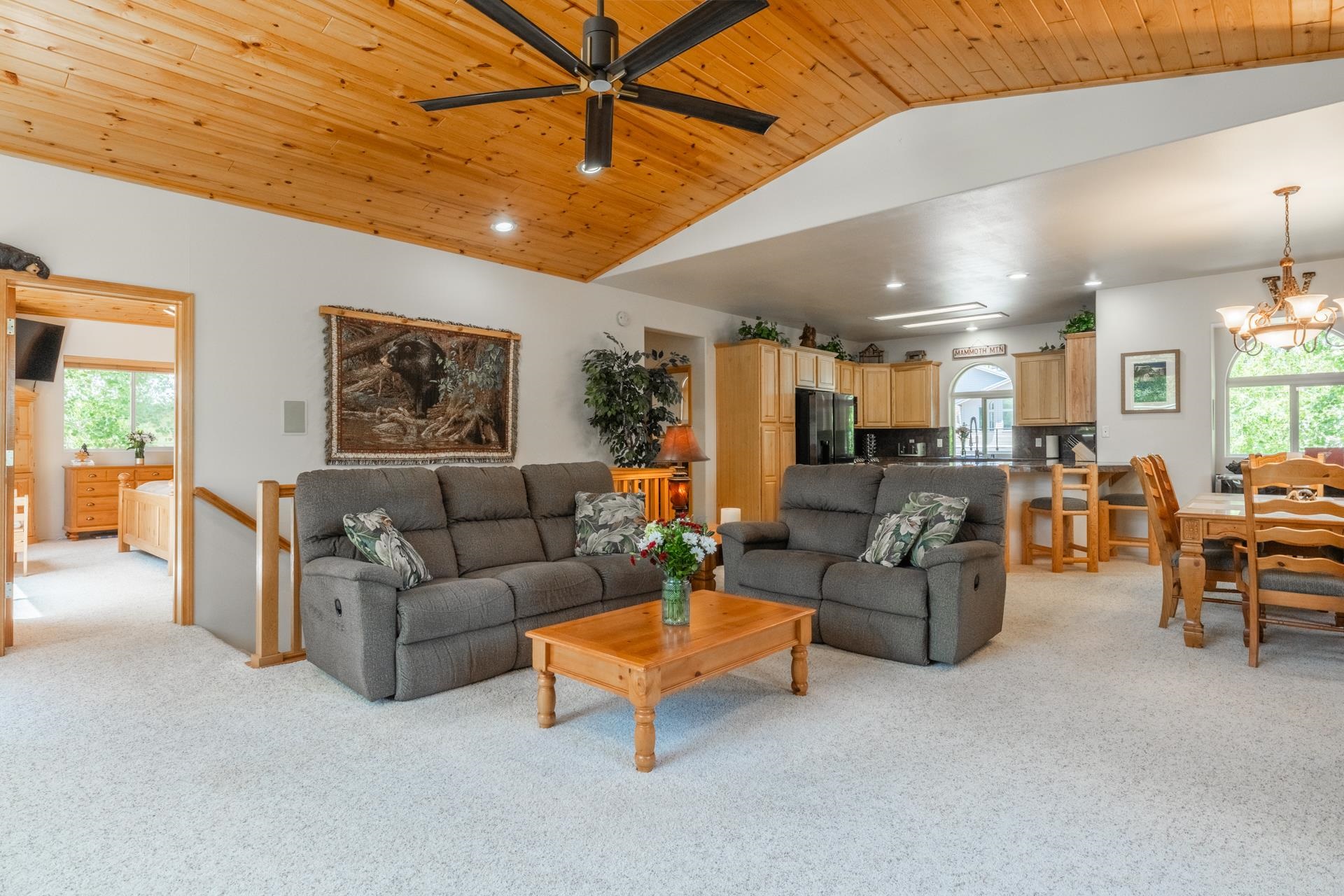 372 Wagon Wheel Road Mammoth Lakes, CA 93546 - Photo 7 of 50 a living room with furniture