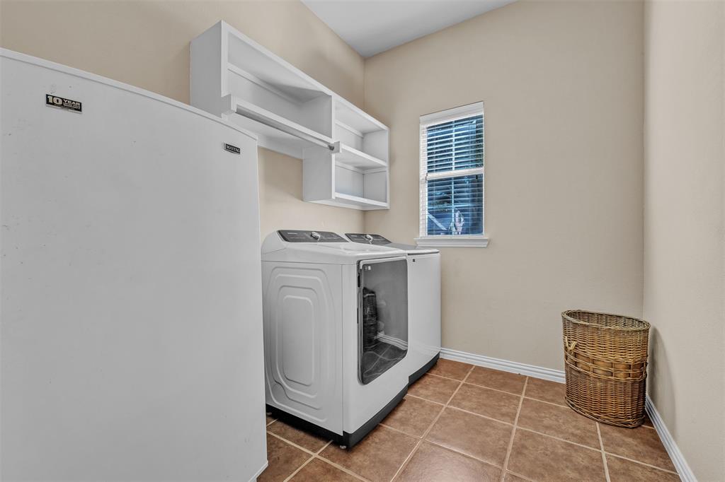 437 Rusty Run Drive Midlothian, TX 76065 - Photo 26 of 40 a utility room with dryer and washer