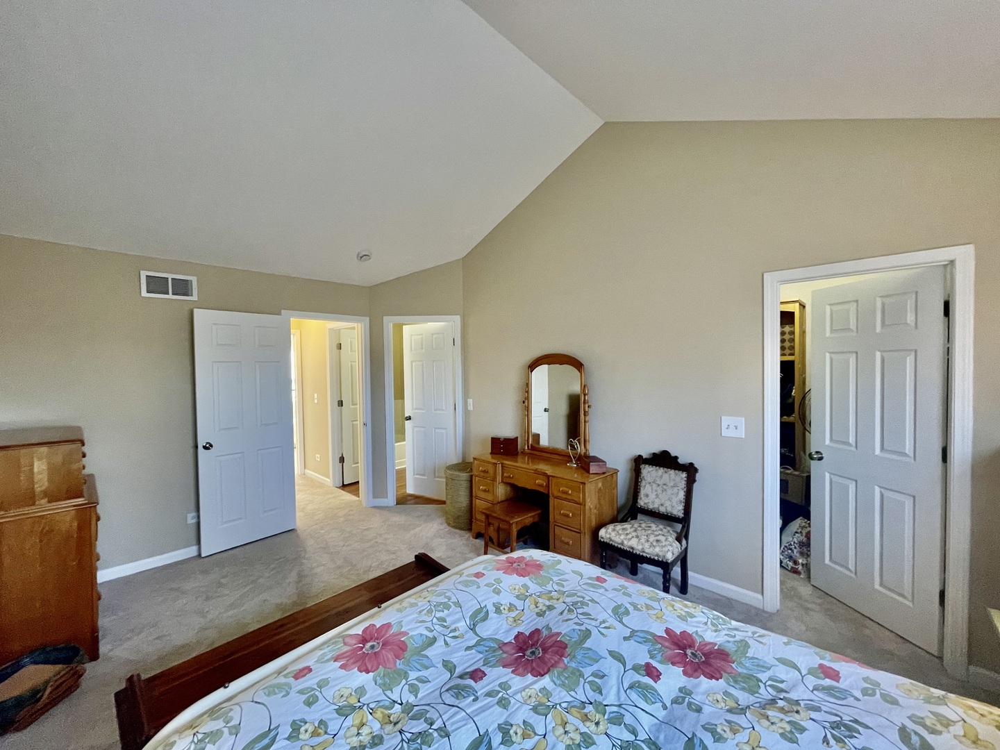 34718 Lakeside Drive Ingleside, IL 60041 - Photo 21 of 34 a living room with furniture and a rug