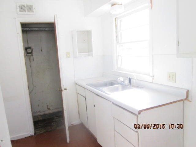 1614 Miller Road Kalamazoo, MI 49001 - Photo 2 of 23 IMG_5874.JPG