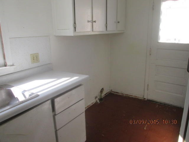 1614 Miller Road Kalamazoo, MI 49001 - Photo 4 of 23 IMG_5876.JPG