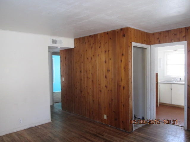1614 Miller Road Kalamazoo, MI 49001 - Photo 8 of 23 IMG_5890.JPG