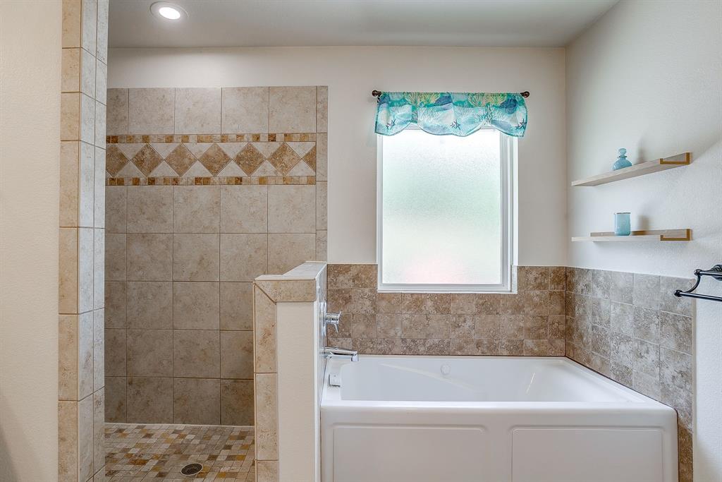216 Lovers Path Drive Springtown, TX 76082 - Photo 14 of 31