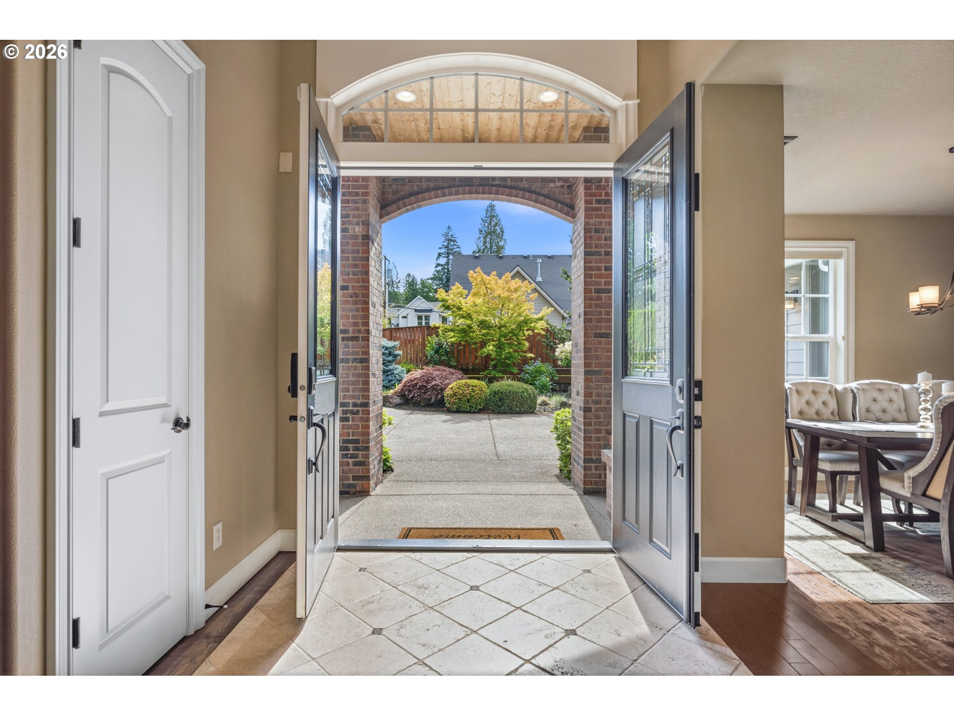 9245 Southwest 74th Avenue Portland, OR 97223 - Photo 4 of 37 Entrance/Foyer