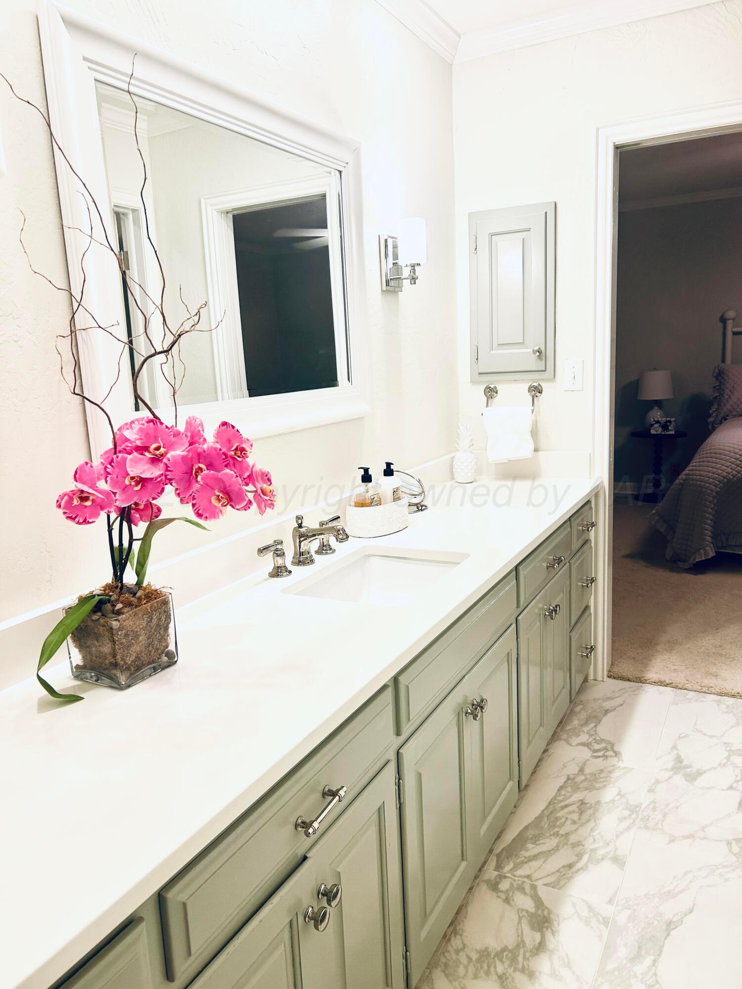 201 East 4th Street Higgins, TX 79046 - Photo 21 of 27 a bathroom with a sink vanity and mirror