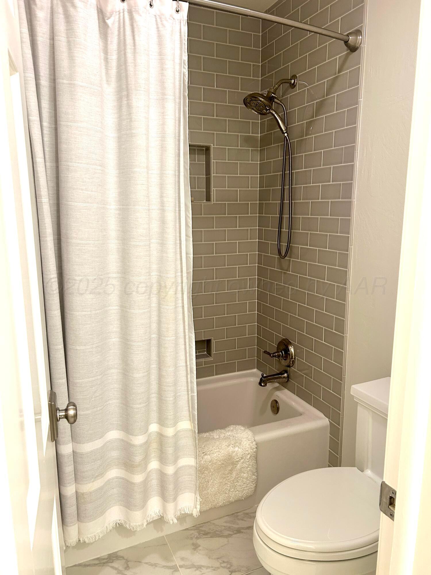 201 East 4th Street Higgins, TX 79046 - Photo 22 of 27 a white toilet sitting next to a bath tub