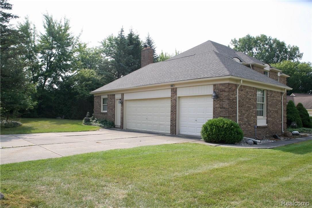 611 Deerfield Court Rochester, MI 48309 - Photo 16 of 16 16 Back.jpg