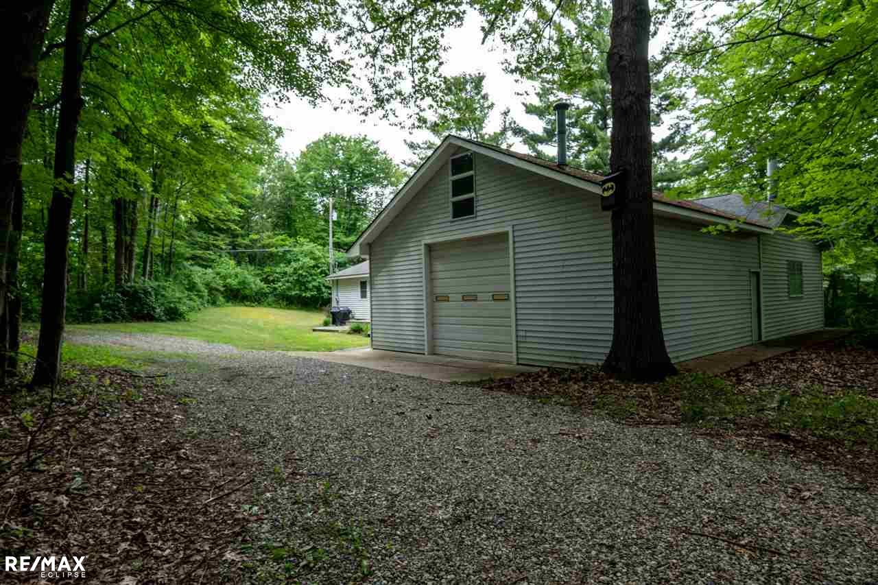 2965 West Drahner Road Oxford, MI 48371 - Photo 36 of 38 31387886-35.JPG