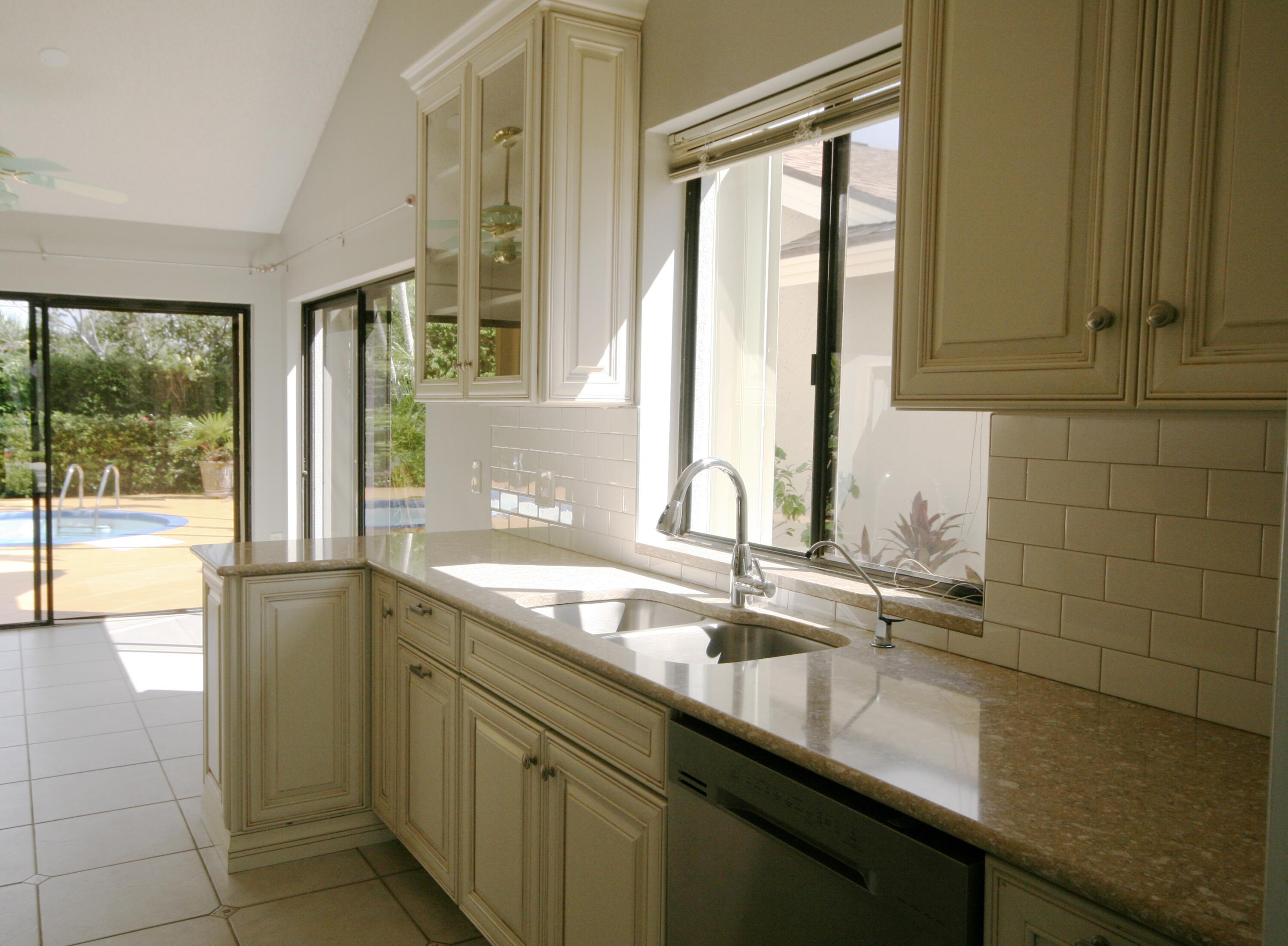 141 Seashore Drive Jupiter, FL 33477 - Photo 4 of 16 IMG_9275