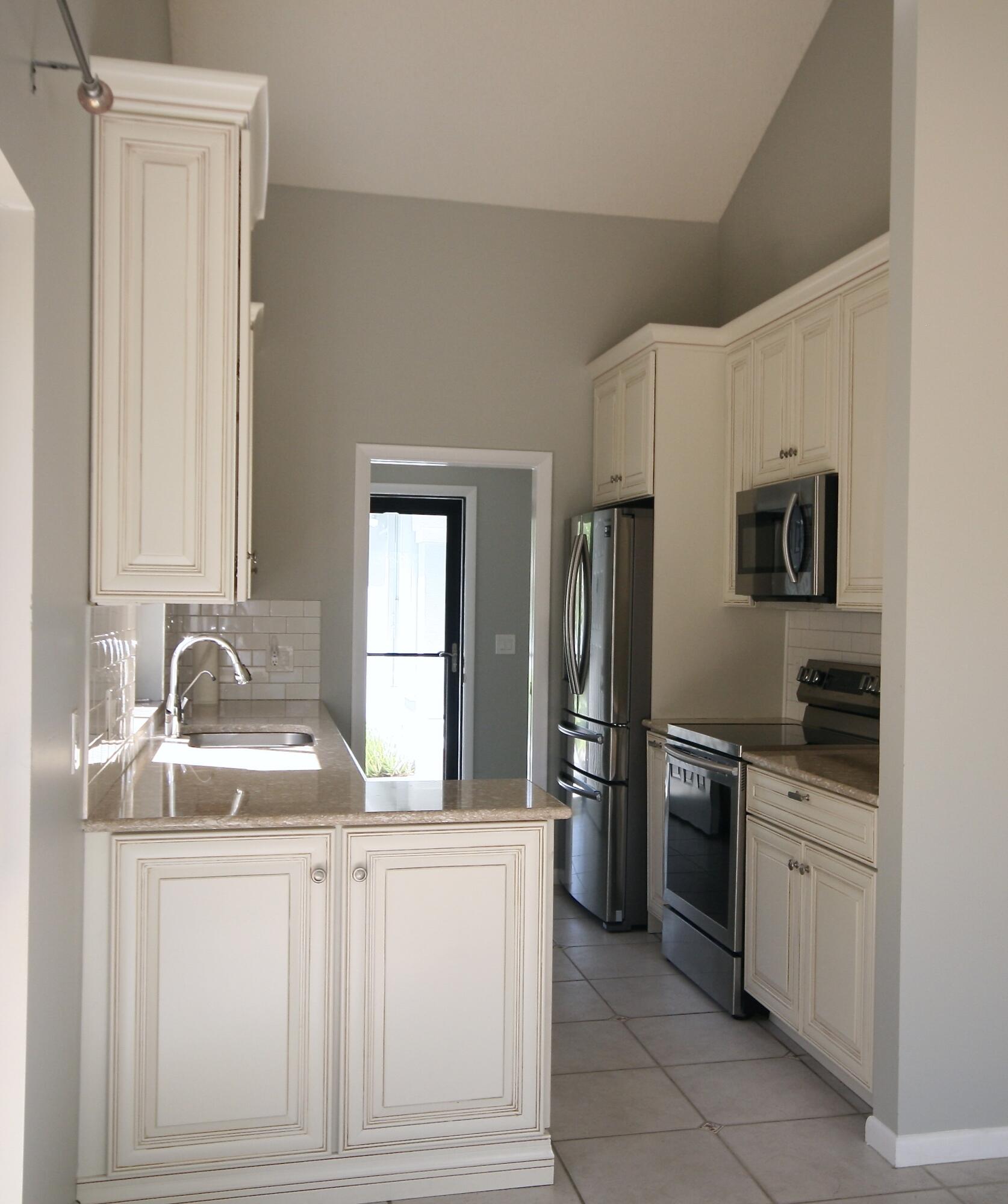 141 Seashore Drive Jupiter, FL 33477 - Photo 5 of 16 IMG_9277