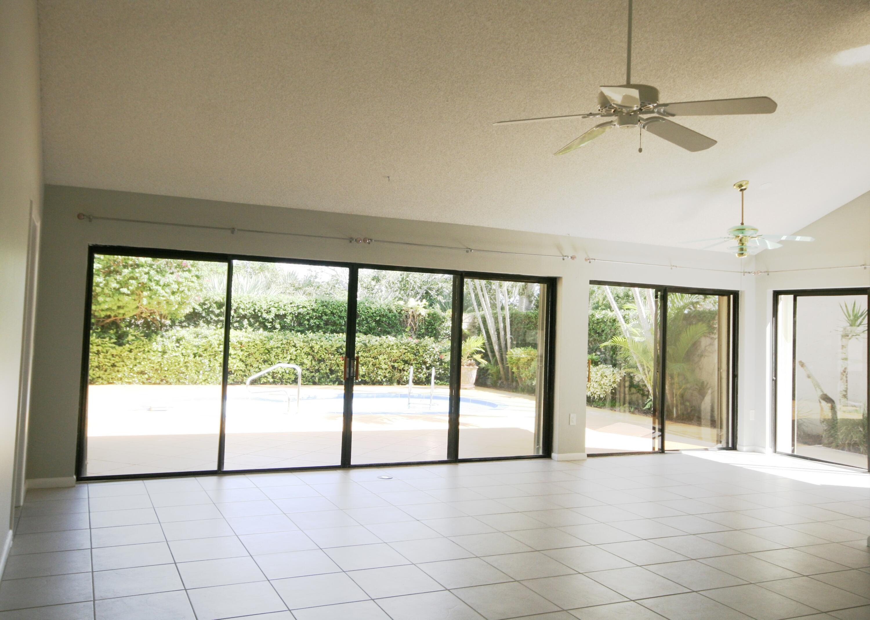 141 Seashore Drive Jupiter, FL 33477 - Photo 6 of 16 IMG_9271