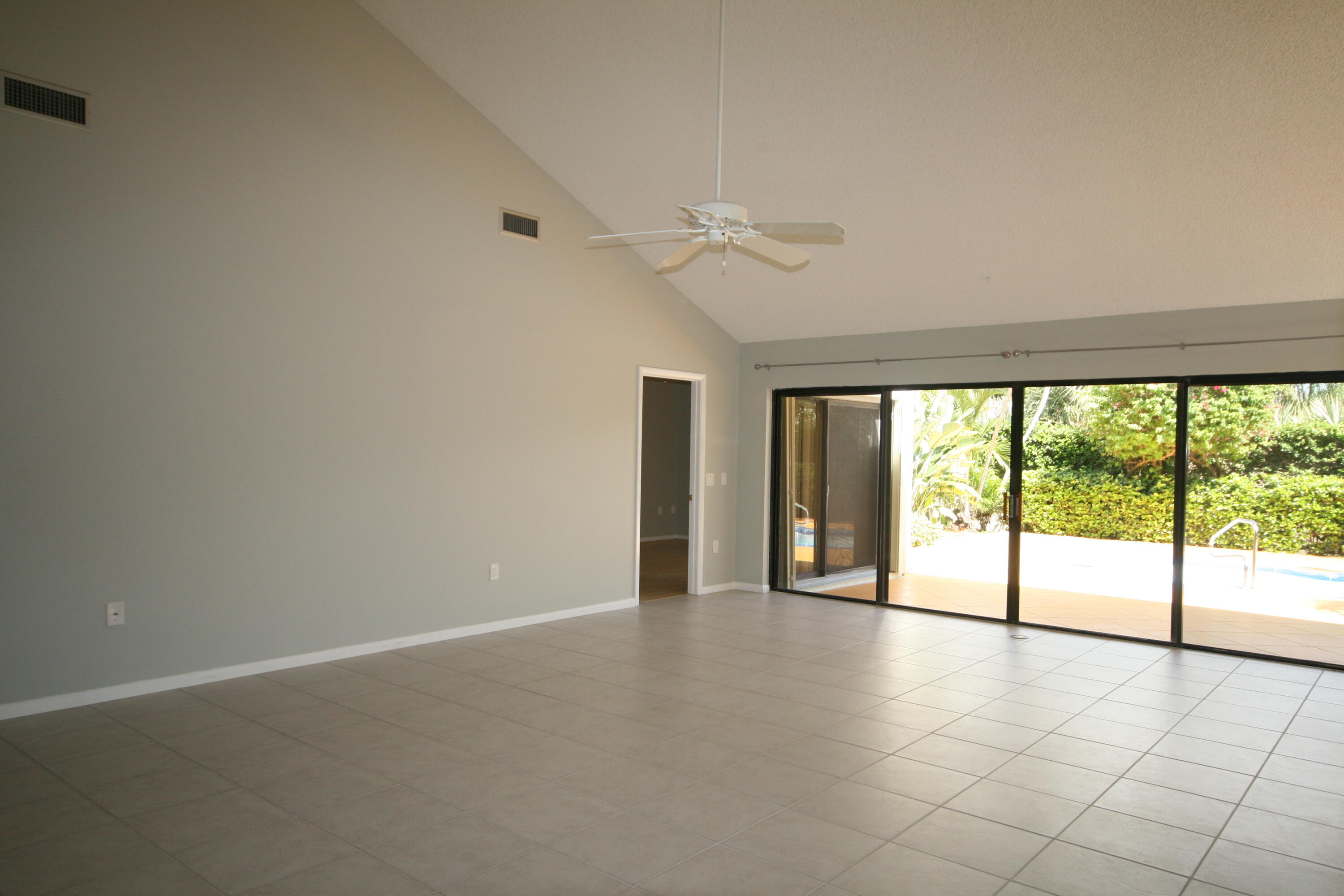 141 Seashore Drive Jupiter, FL 33477 - Photo 7 of 16 IMG_9270