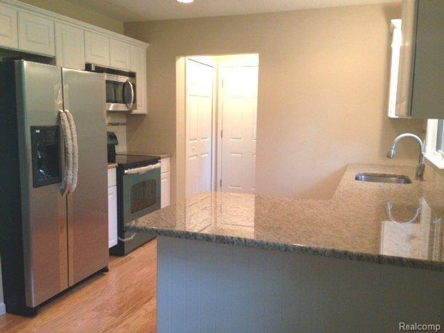 2767 Bullard Road Hartland, MI 48353 - Photo 4 of 22 Kitchen.jpg