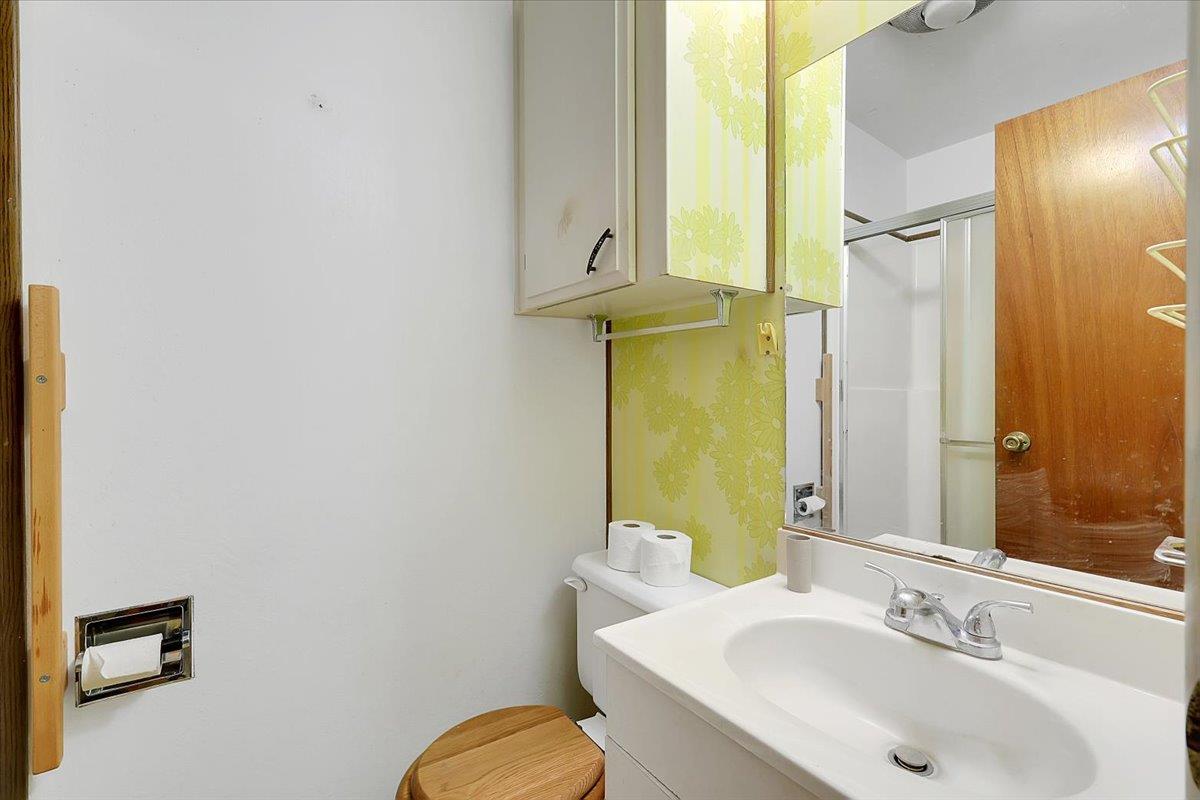 2060 Locust Street Sutter, CA 95982 - Photo 25 of 61 MAIN HOUSE SECOND BATHROOM