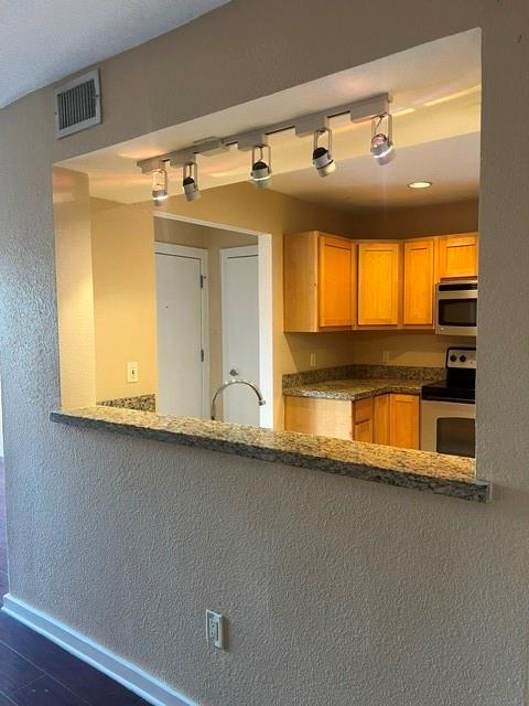 4777 Cedar Springs Road, Unit 7N Dallas, TX 75219 - Photo 5 of 16