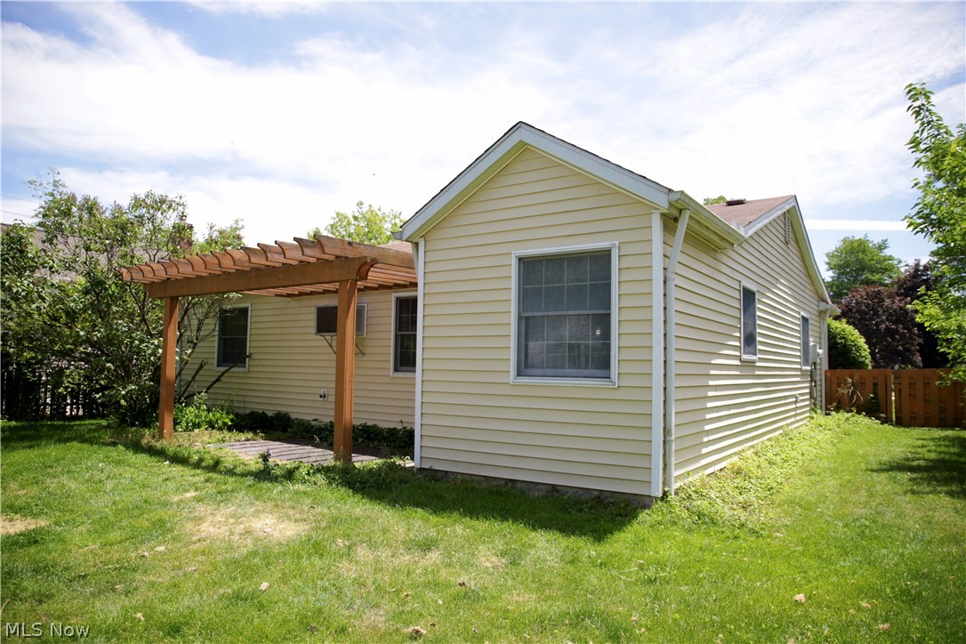 24306 Knickerbocker Road Bay Village, OH 44140 - Photo 11 of 12 Gallery Image 11