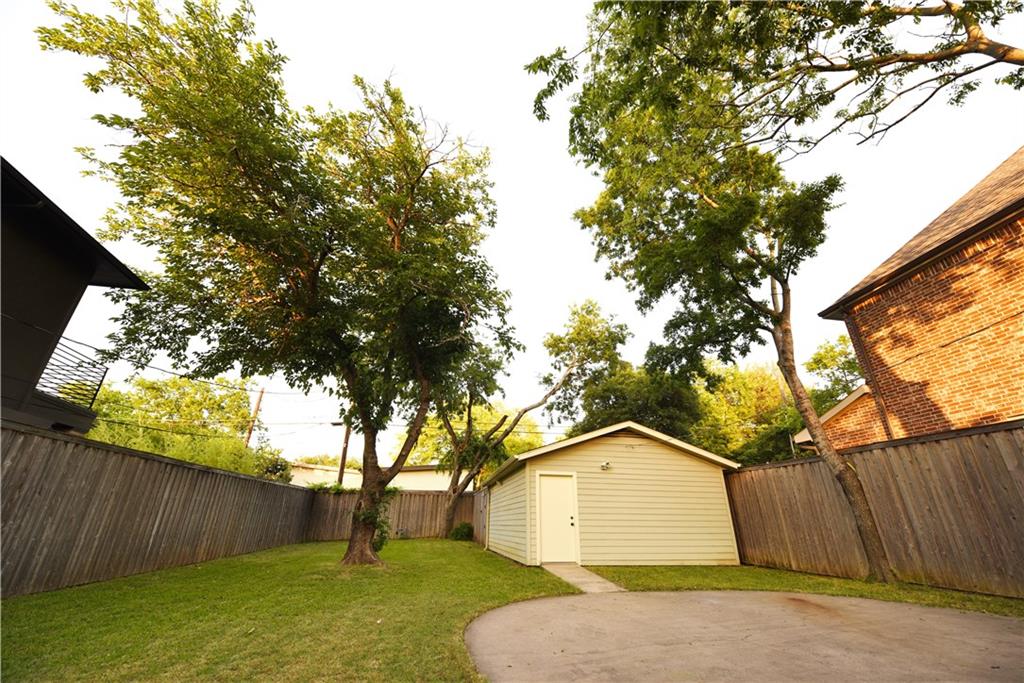 8502 Ridgelea Street Dallas, TX 75209 - Photo 8 of 37 a view of outdoor space and yard