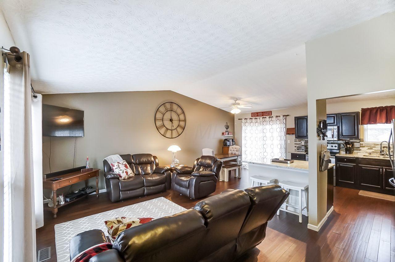2024 Wolverhampton Road Powell, OH 43065 - Photo 4 of 33 Gallery Image 4