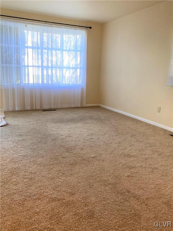 1527 Valley Road Bethlehem, PA 18018 - Photo 4 of 15 Gallery Image 4