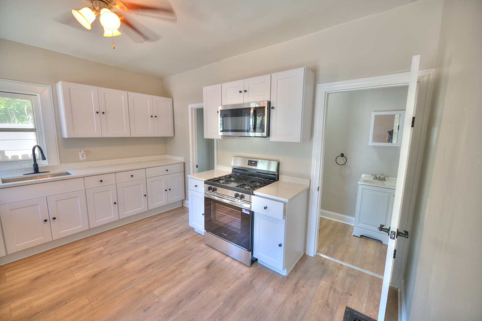 501 Raymond Street Elgin, IL 60120 - Photo 6 of 17