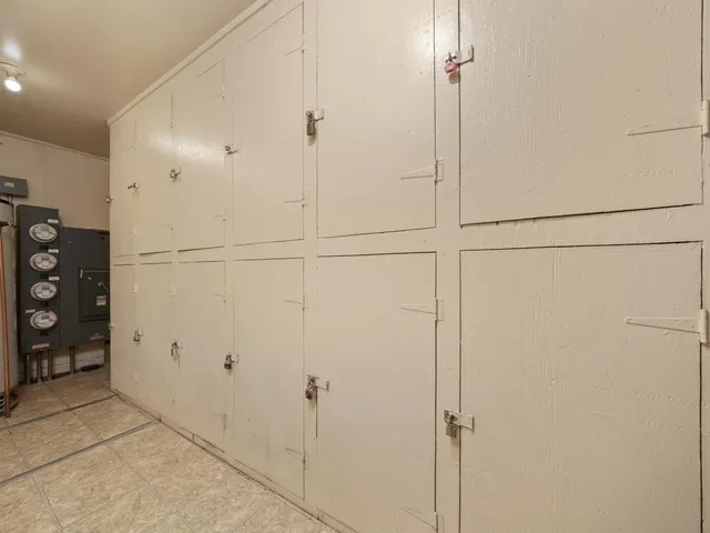 $169,900 | 4917 West 109th Street, Unit 202, Oak Lawn, IL 60453