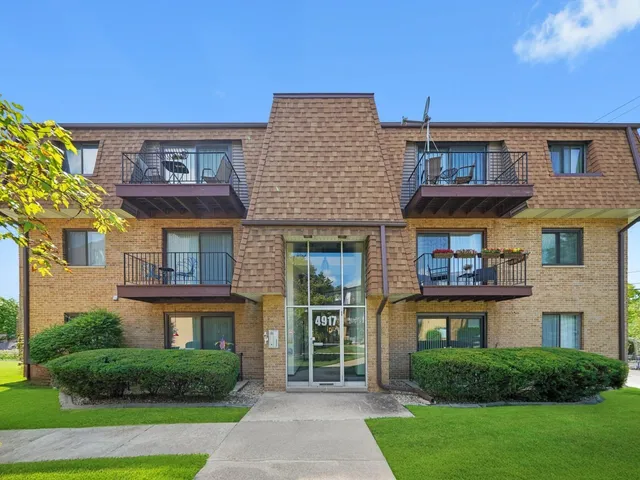 $169,900 | 4917 West 109th Street, Unit 202, Oak Lawn, IL 60453