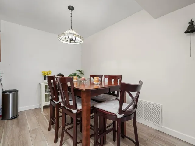 $169,900 | 4917 West 109th Street, Unit 202, Oak Lawn, IL 60453