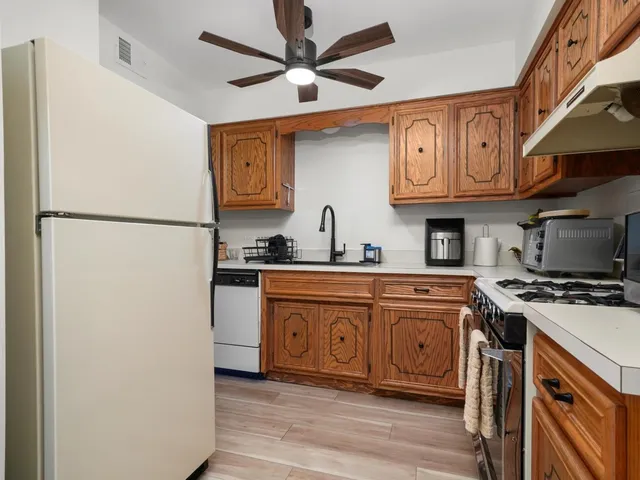 $169,900 | 4917 West 109th Street, Unit 202, Oak Lawn, IL 60453