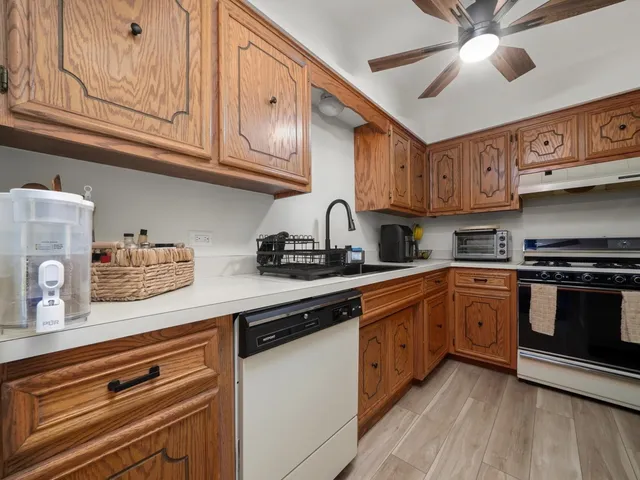 $169,900 | 4917 West 109th Street, Unit 202, Oak Lawn, IL 60453